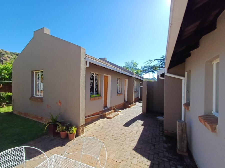 5 Bedroom Property for Sale in Ladybrand Free State